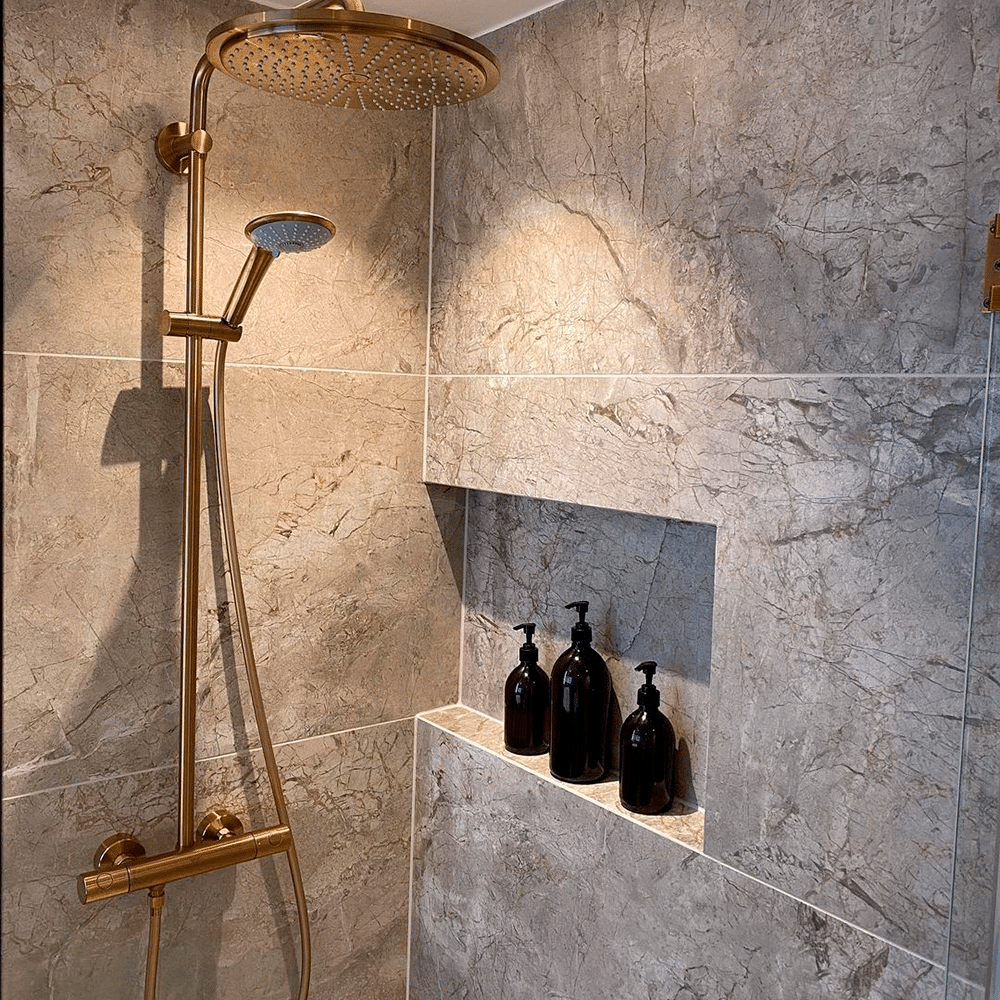 LUX flisen i farven Silver Grey