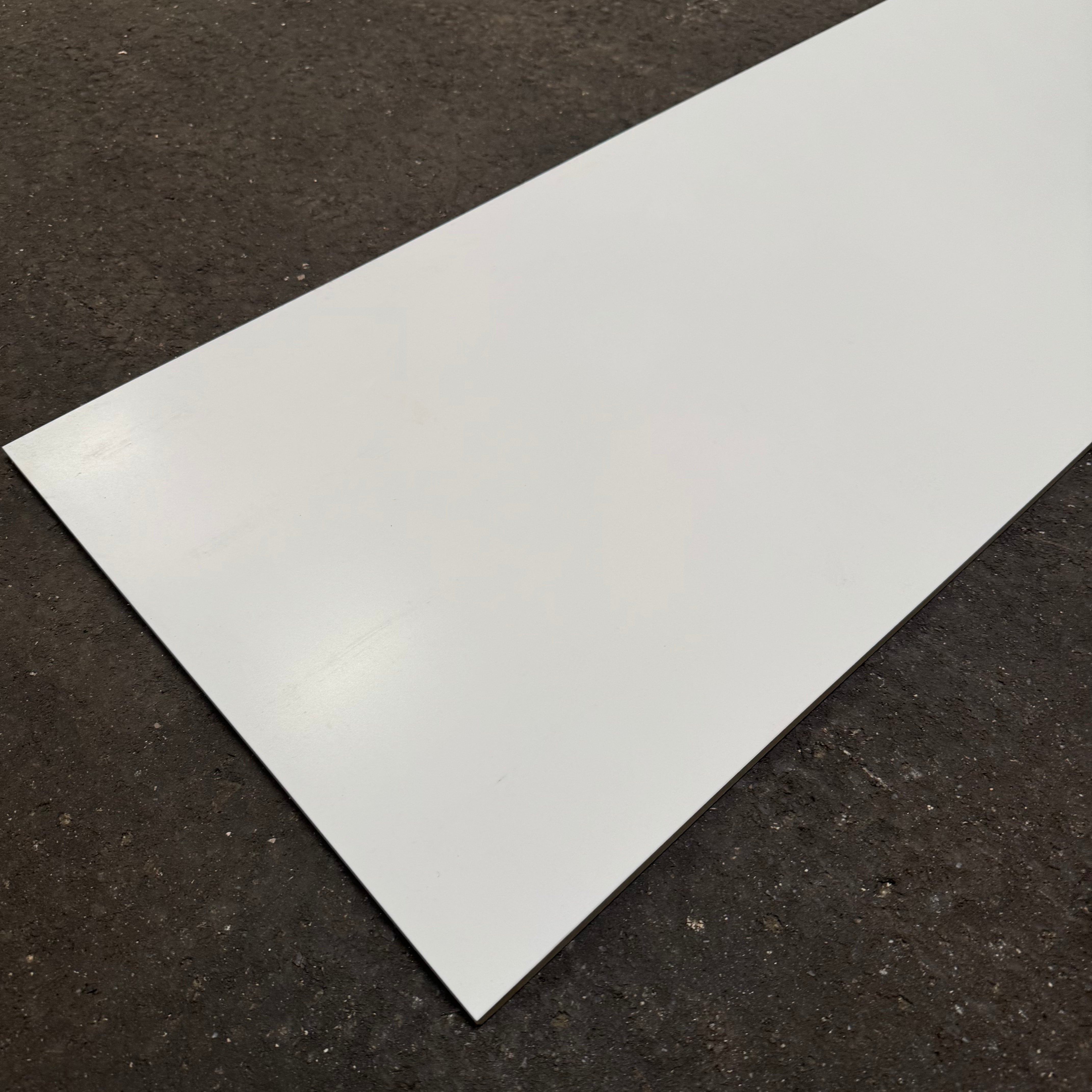 OUTLET - Hvid mat vægflise - 45 x 120 cm (12,83 m2)
