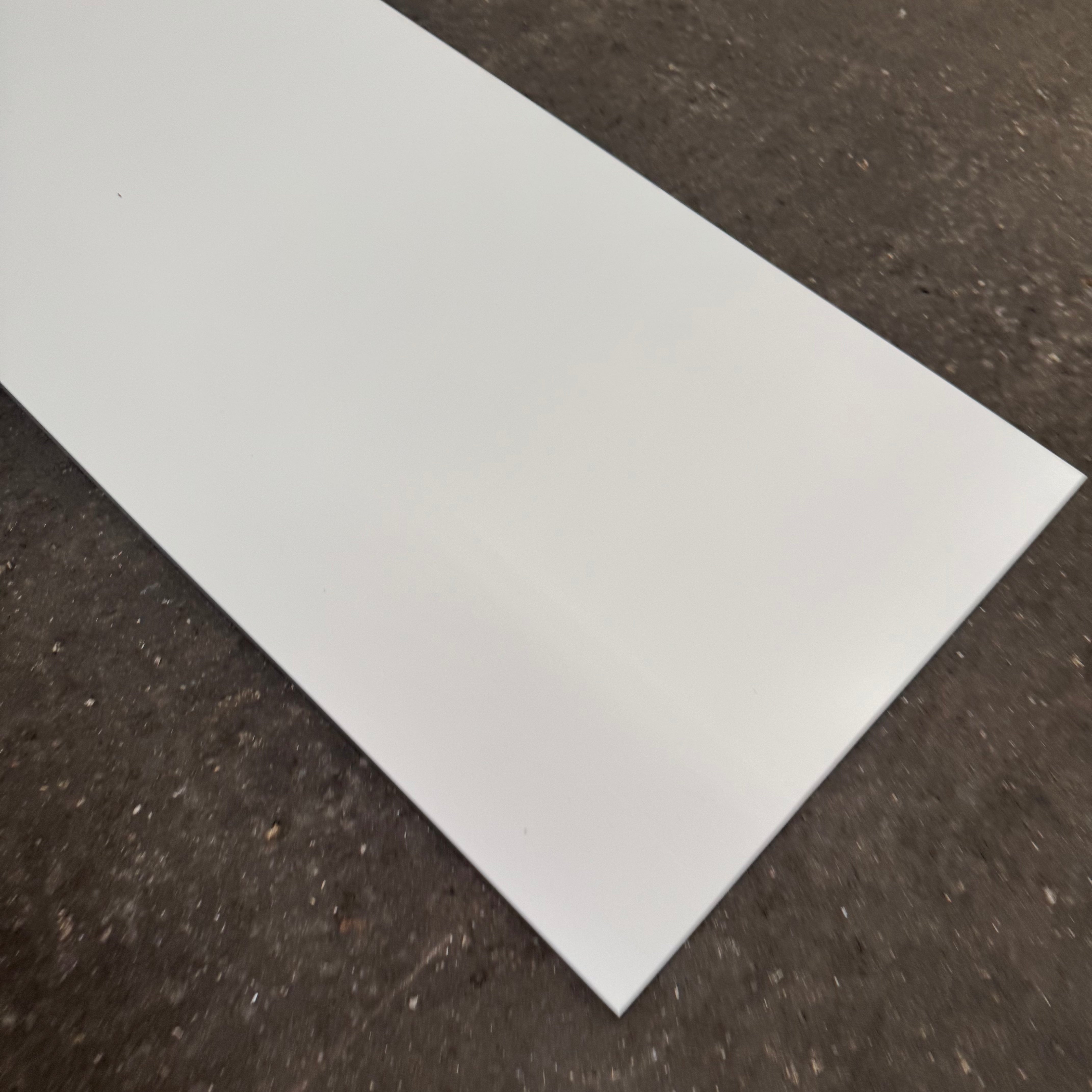 OUTLET - Hvid mat vægflise - 45 x 120 cm (12,83 m2)