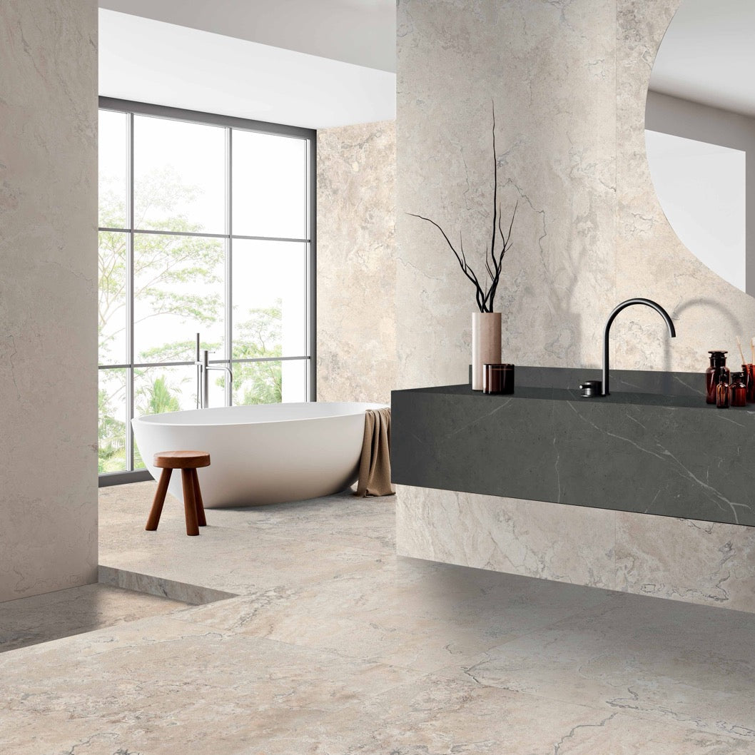 white naturstenslook flise i keramisk materiale.
