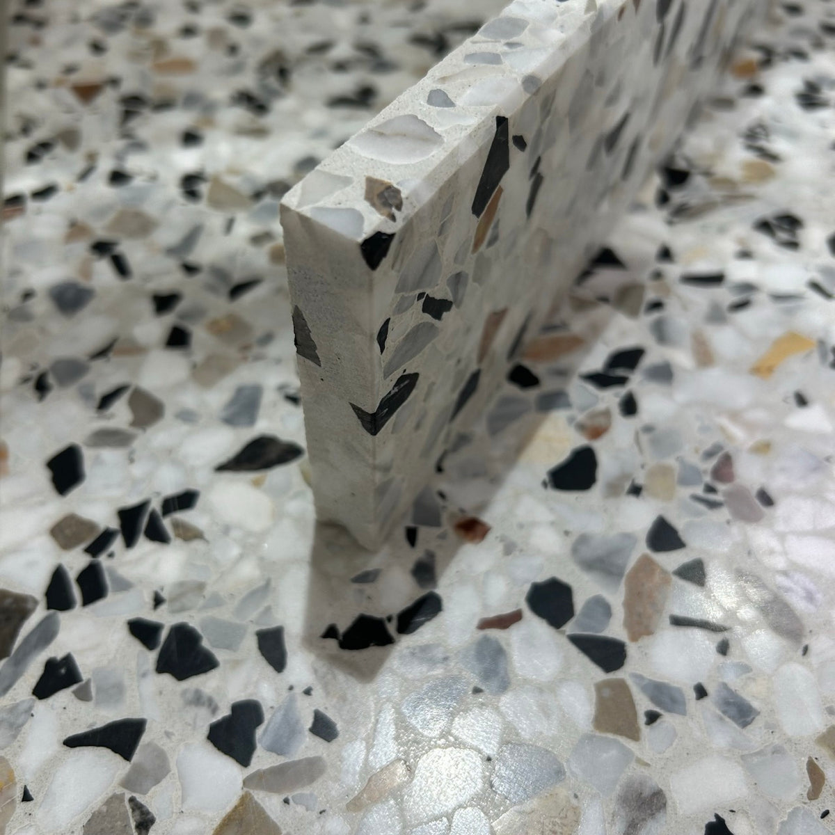 Terrazzo 0103 – 7,5 x 40 cm Sokkelkant