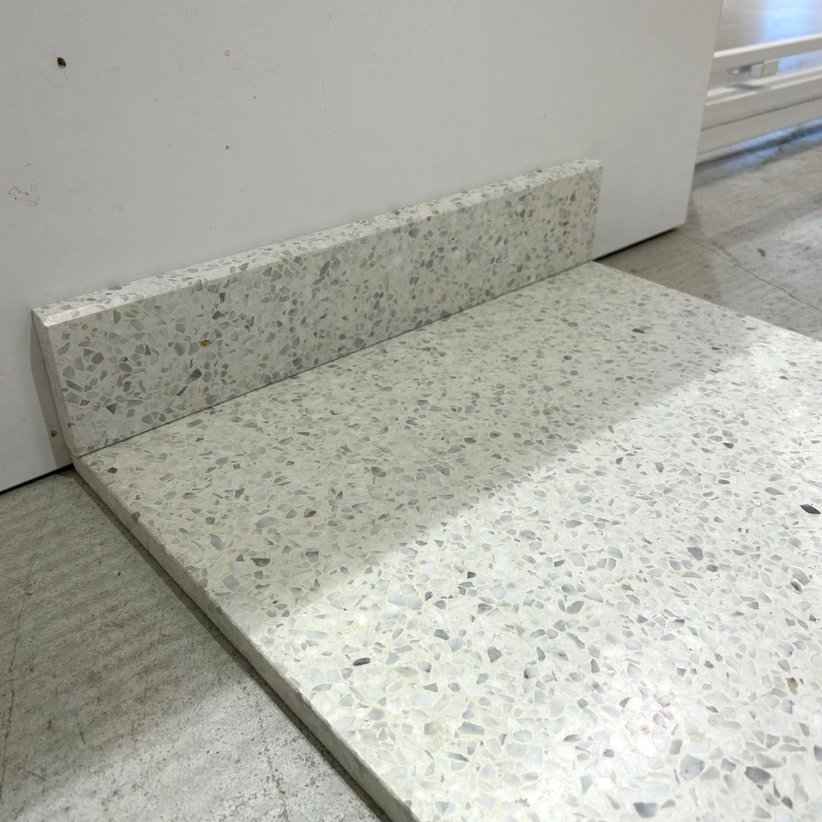 Terrazzo 1110 – 7,5 x 40 cm Sokkelkant